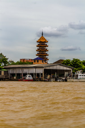 Che Chin Khor Buddhist Temple Chao Phraya River, Bangkok, Thailand.のeditorial素材