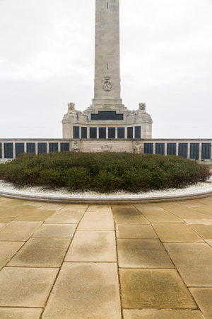 PORTSMOUTH ENGLAND â DECEMBER 30 War Memorial on December 30, 2017 in Portsmouth, Englandのeditorial素材