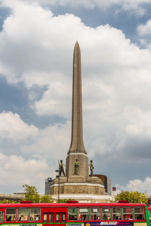 THAILAND â AUGUST 30, Victory Monument, Obelisk 30, 2017 in Bangkok, Thailandのeditorial素材