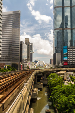 THAILAND âAUGUST 30 Modern buildings and skytrain railway from Chong Nonsi Station 30, 2017 in Bangkok, Thailandのeditorial素材
