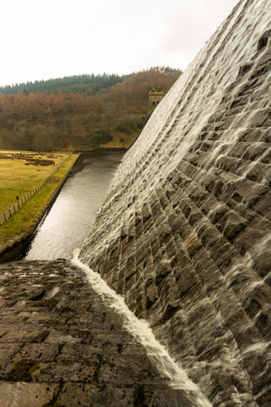 Water cascades down the Derwent Dam, Ladybower reservoir. Near Sheffield, in Peak District, Derbyshire, England, United Kingdom.のeditorial素材