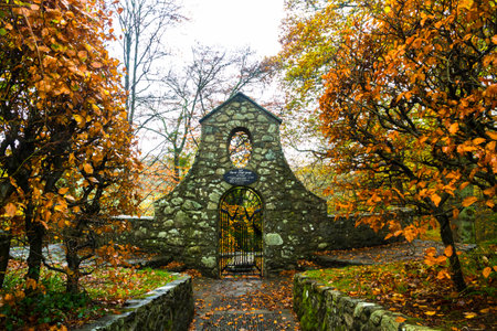 LLANYSTUMDWY, WALES UK â NOVEMBER 21: Gate to Liberal Prime Minister David Lloyd George Grave. Designed by Clough Williams-Ellis wide angle. Llanystumdwy , Criccieth, North Wales, UK, landscape Gwynedd, United Kingdom on November 15 2021.のeditorial素材
