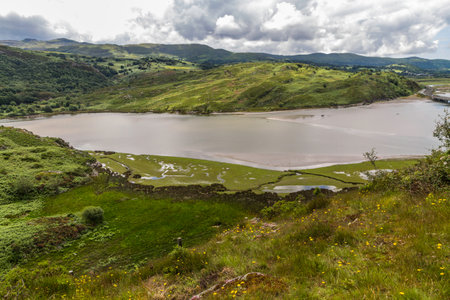 The tidal afon or river Drywyd. Penrhyndeudraeth, Eryri or Snowdonia national Park, Wales, landscape, wide angle.の写真素材