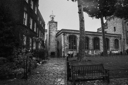 A black and white image of a church in the city of Edinburghの写真素材