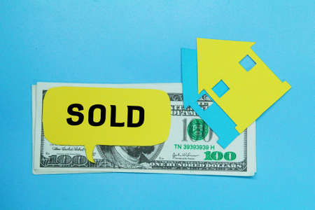 paper money, paper house, colored paper with the word sold. real estate conceptの写真素材