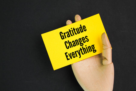 hand holding paper with words or inspirational words Gratitude changes everythingの写真素材