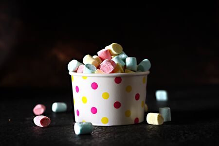 Marshmallow with colors cup on black background - Imageの写真素材