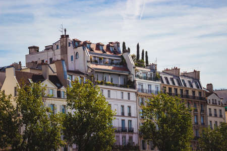 Traditional French Architecture. House in Paris. Parisian building. Typical generic houses in Paris France. Photo stock.の写真素材