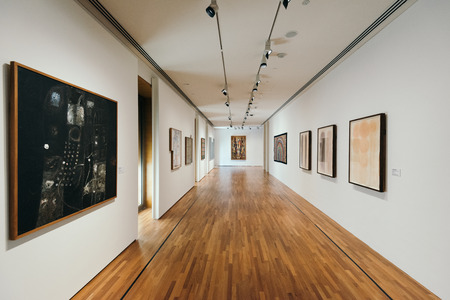 Singapore - Singapore - February 27, 2017: Inside of  The National Gallery Singapore. The National Gallery Singapore is an art gallery located in the Downtown Core of Singapore. Opened on 24 November 2015.のeditorial素材