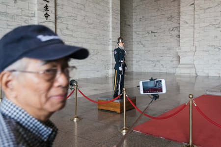 Taipei, Taiwan - April 4, 2017: Honor Guard at the Chiang Kai-shek Memorial Hall in Taipei, Taiwan.のeditorial素材
