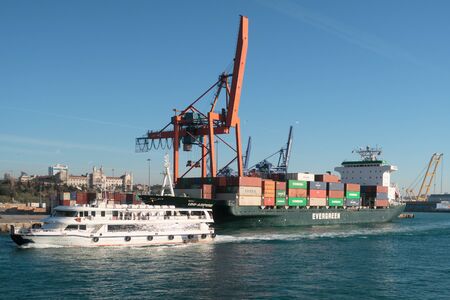Istanbul, Turkey - Jan 11, 2020: A big cargo ship named as Uni-Aspire at The Port Of Haydarpasa at Istanbul Uskudar.のeditorial素材