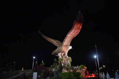 Langkawi Island, Kedah, Malaysia :  Night side view of Eagle Monument.のeditorial素材