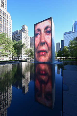 Chicago, Illinois 08-09-19 Crown Fountain video sculture by Jaume Plensa and reflection in Millennium Park on cloudless early summer morning.のeditorial素材