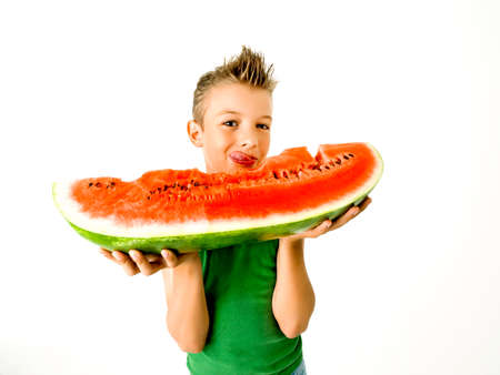 punk ragazzo di mangiare una grande fetta di anguriaの写真素材