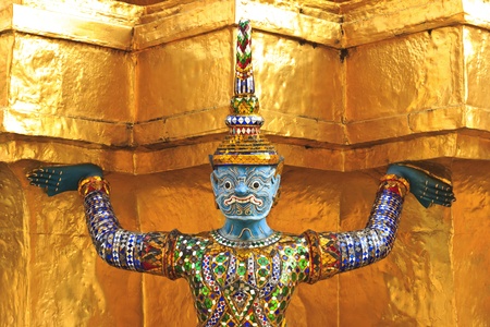 A Giant blue bodies use two hands carrying a pagoda base の写真素材