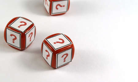red dices with question simbol printed on a white backgroundの写真素材