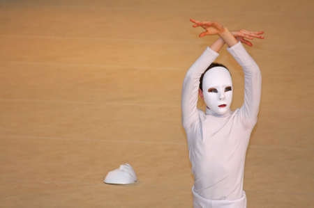 dancer with white mask during a show at the theatreの写真素材