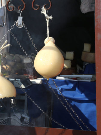 stall Southern Europe with baked melted cheese over the hot coals alfrescoの写真素材