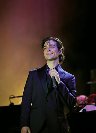 Vicenza, VI, Italy - September 3, 2022: Italian Singer GINOBLE GIANLUCA during Live Concert of Italian Trio IL VOLOのeditorial素材