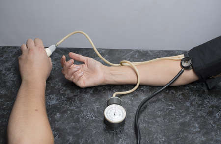 the girl examines the cardiovascular reduction of vessels in the hospital for her healthの写真素材