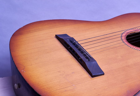 On the base of the casing strings tied or fastened fixedly with sheep