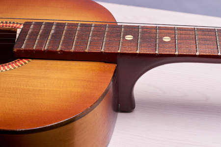 The height of the extracted sound is determined by the tension force of the stringの写真素材