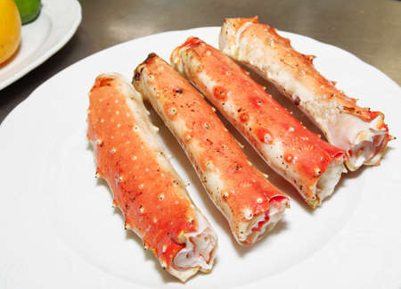 Raw crab legs ready for cookingの写真素材