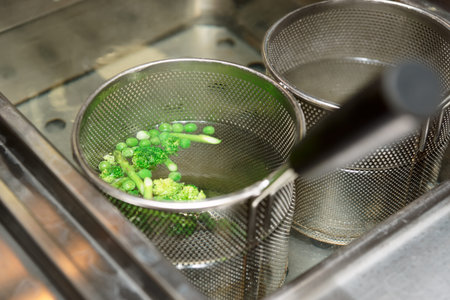 Cooking green vegetables in hot water