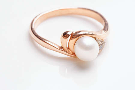 Golden ring with pearl shot with reflection close-upの写真素材