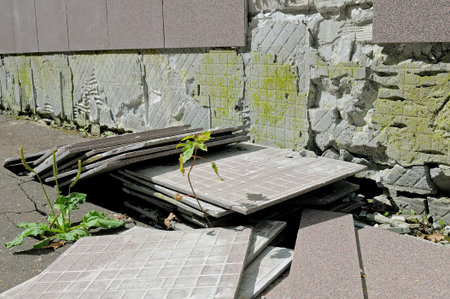 Construction defect: poorly made work of builders, tiles fell off the wall of the house