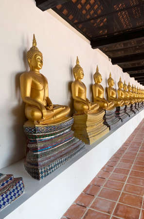 Buddha statues line up in a temple in Bangkok. Thailand , Asiaの写真素材