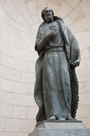 Statue of St Peter in a niche in the Church of Almudena in Madrid, Spain 2010のeditorial素材