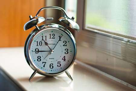 alarm clock on the tableのeditorial素材