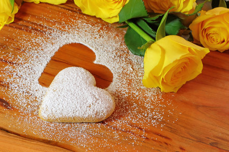 background with baked sweet hearts and yellow roses - Valentine\\の写真素材