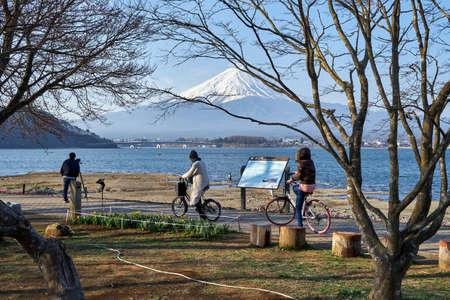A stroll around lake Kawaguchiko with a view of the majestic Mt Fuji.のeditorial素材