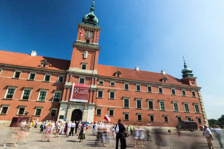 Royal Castle in Warsaw with people standing in front of the building in a summer day, Polandのeditorial素材