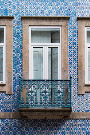 Beautiful and colorful wall made of tiles in Porto, Portugal. It follows a pattern of blue flowers...