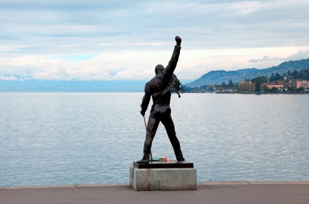 MONTREUX, SWITZERLAND - MAY 09  Freddie Mercury statue on waterfront of Geneva lake at May 09, 2013 in Montreux, Switzerland のeditorial素材