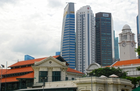 SINGAPORE, SINGAPORE - DEC 28: Central district of Singapore showing modern skyscraper, colonial buildings and Victoria Theatre & Concert Hall Tower Clock at December 28, 2010. のeditorial素材