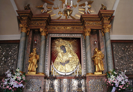 Holy icon of Mother of God, Gate of DawnView from the Gate of Dawn(Ostra Brama) in Vilnius, Lithuania.のeditorial素材