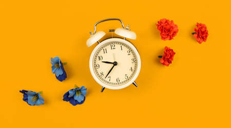 Creative spring time concept and background with decorative flowers and alarm clock, banner photoの写真素材