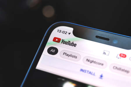 Kharkov, Ukraine - March 22, 2021: Youtube logo close up viewのeditorial素材