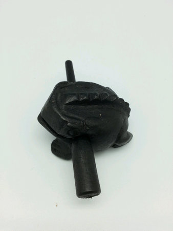 wooden frog souvenirの素材
