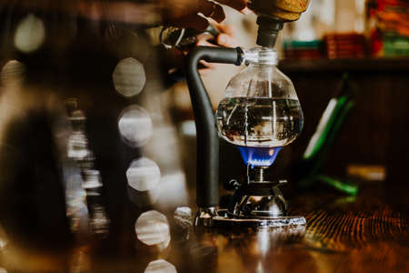 Siphon vacuum coffee maker on cafe barの写真素材