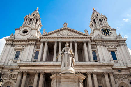 St Paul s Cathedral, in the city of London, England のeditorial素材