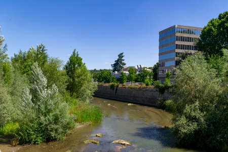 Madrid River Park. Views of the Madrid RÃ­o park next to the Manzanares river and green vegetation around it. Roads with bridges and footbridges. Fountains with water jets, in Spain.の写真素材