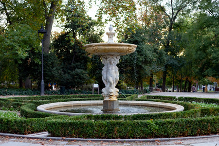 Fail. Autumn path in the Parque del Retiro in the city of Madrid with the leaves of the trees in autumn colors on the branches and on the ground. InSpain. Photography. autumn-timeの写真素材