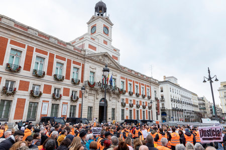 Manifestation. Demonstration from Plaza de Callao to Puerta del Sol in Madrid. Banner for those affected by line 7B of the San Fernando de Henares metro, in Madrid. MADRID, SPAIN -のeditorial素材