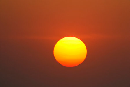 Heat wave. Hot sun of heat wave. Climate change. Global warming. High temperature thermometer. Heat wave in Europe. California. Heat wave over the city skyline. Climate change.の素材