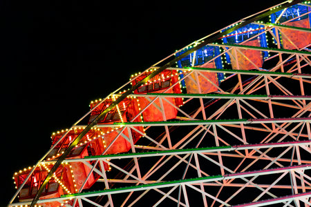Ferris wheel. Noria. Christmas lights in Vigo, Pontevedra. Christmas decorations. Tourists strolling through its streets. Ferris wheel in the dark showing neon colors. VIGO. SPAIN.の写真素材